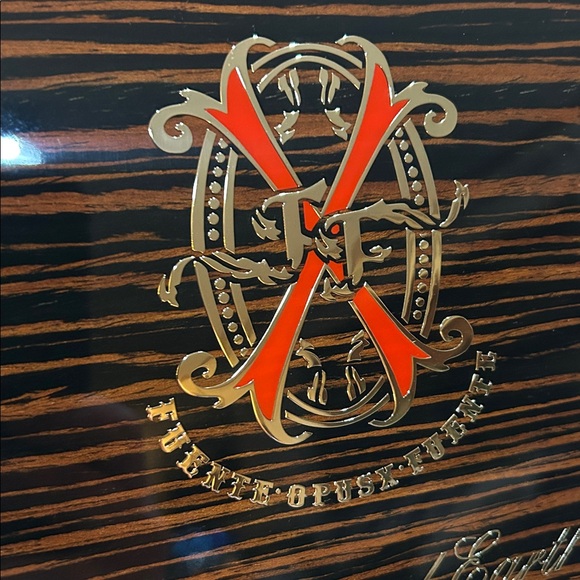 PROMETHEUS FFOX TAUROS THE BULL cigar humidor 2020 Limited Edition Fuente Opus X - Picture 4 of 12